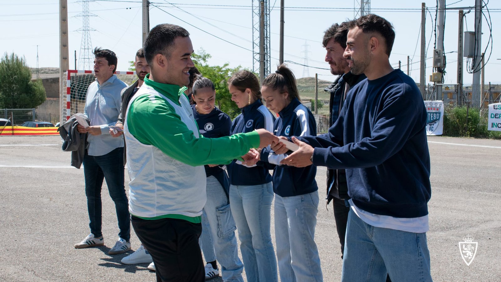 Cristian Álvarez y Vallejo acuden al día del deporte del Centro de Edu...